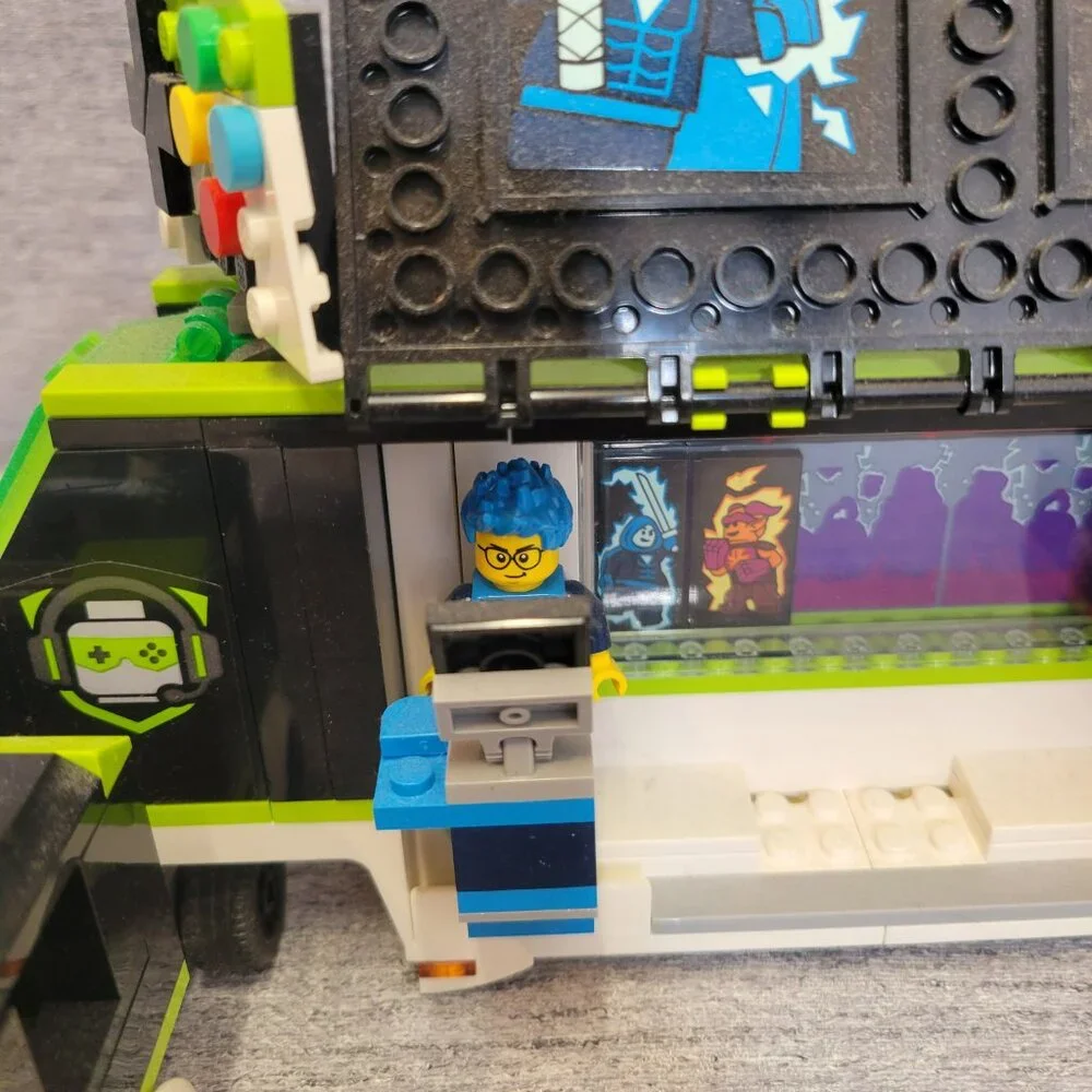 Lego City Gaming Tournament Truck 60388
